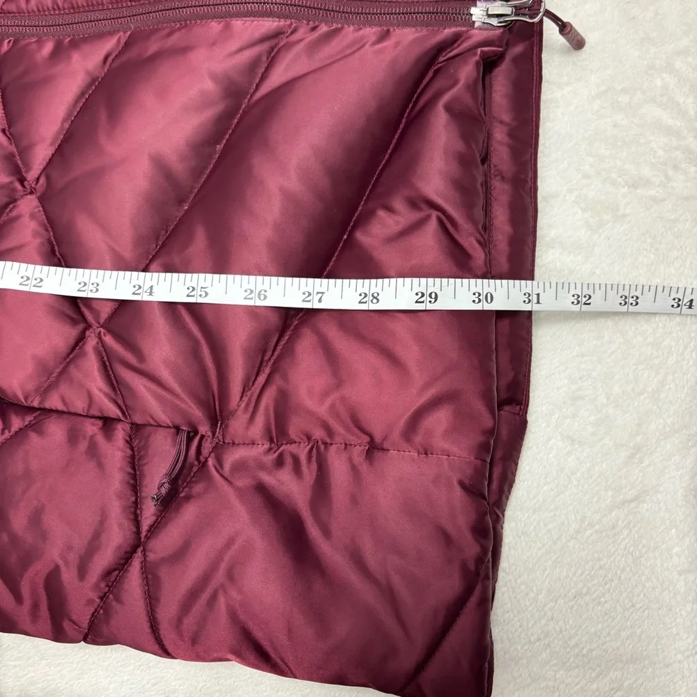 The North Face Women's Burgundy Puffer Jacket Size XL - Picture 13 of 15